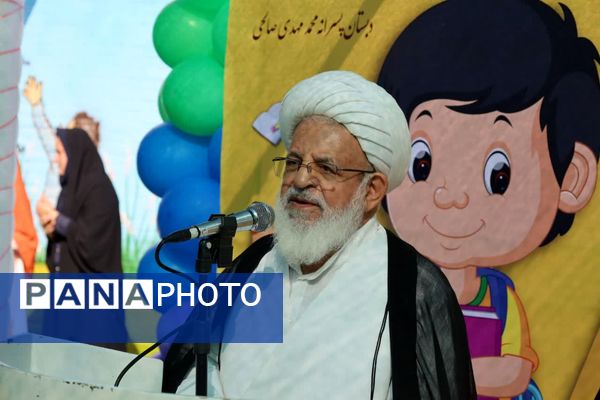 نواخته شدن زنگ شکوفه‌ها در دبستان محمد مهدی صالحی یزد