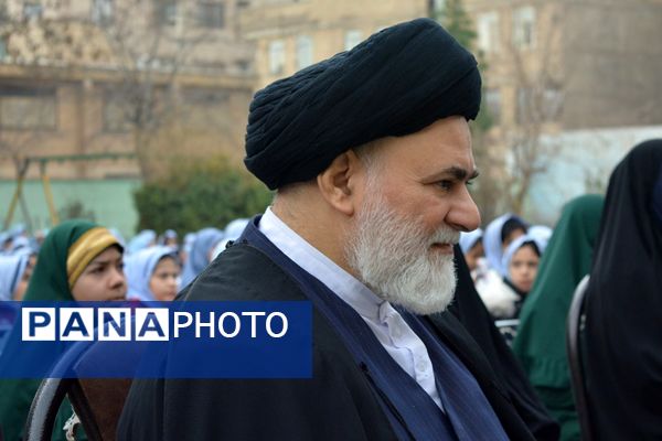 حضور خادمان رضوی در مدرسه قدر بهارستان‌دو