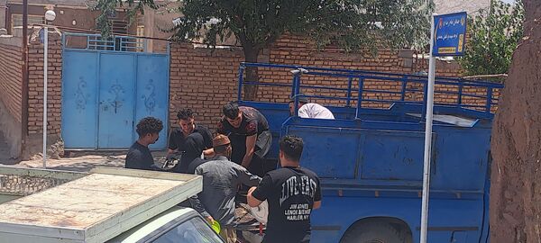 پخش نذری ظهر عاشورا در روستای حسن آباد بلهر 