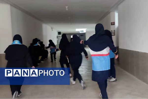 برگزاری مانور زلزله در مدارس ناحیه 4 شیراز 