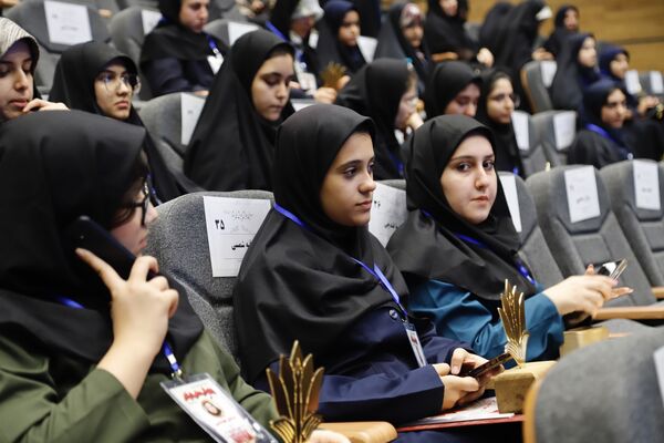 تجلیل از برگزیدگان ایثار با یاد شهدای شجره طیبه