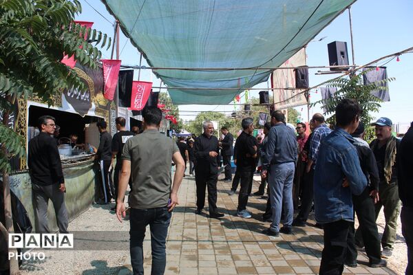 موکب‌های فاروج، میزبان زائران بدرقه رهبر شهید در مسیر مشهد