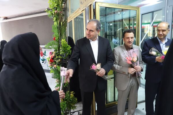 گرامیداشت هفته معلم با حضور دانش‌آموزان پیشتاز آذربایجان شرقی