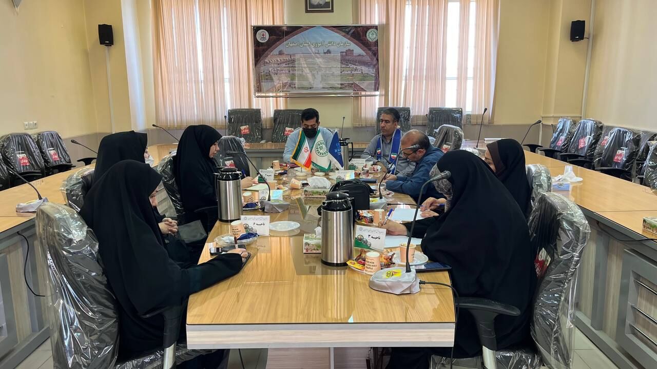  نشست تخصصی کارشناسان نواحی ۶گانه سازمان دانش‌آموزی استان اصفهان