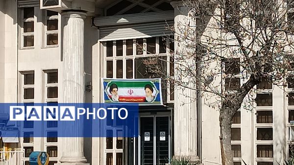 تزئین و فضا آرایی شهر نیشابور به‌مناسبت آغاز دهه فجر 