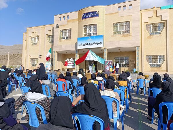 مراسم گرامیداشت هفته پدافند غیرعامل در دبیرستان عشایری شبانه‌روزی نسیبه