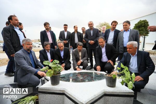 افتتاح نمایشگاه کالاهای اساسی استان در همدان