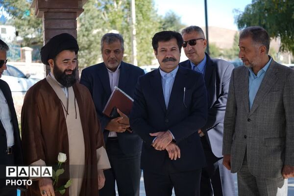 تجدید میثاق با خون شهدا؛ گلباران گلزار شهدای فیروزکوه همزمان با هفته دفاع مقدس