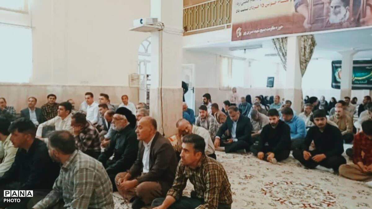 عطر یاد امام خمینی (ره) در حسینیه رستگاران دهگلان پیچید 