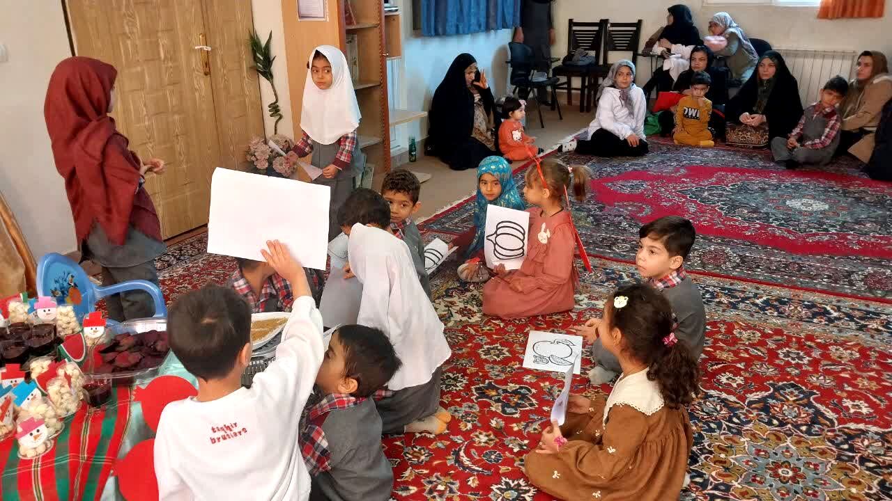 جشن یلدایی مهد شکوفه‌های نور دارالقرآن حضرت زهرا (س) در شیروان