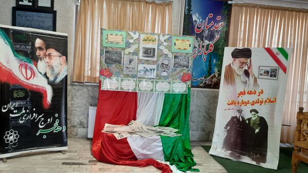 برپایی‌ نمایشگاه دست‌سازه‌های دانش‌آموزان در دبیرستان صیرفی ناحیه ۷ مشهد