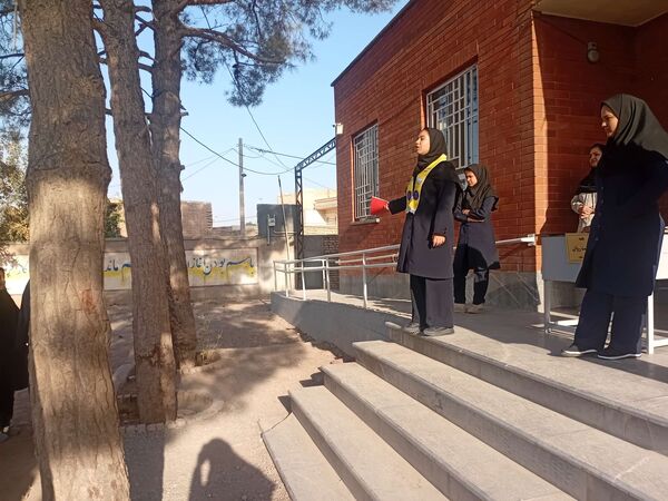 کارگاه آموزش فریادهای شادی و نغمه‌های آوایی در مدرسه مادر مهربان خلیل آباد