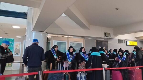 بدرقه دختران دانش آموز از ایستگاه پروازی مشهد به سوی سرزمین وحی