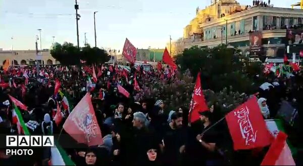 تجلی عشق در مسیر وداع با رهبر شهید