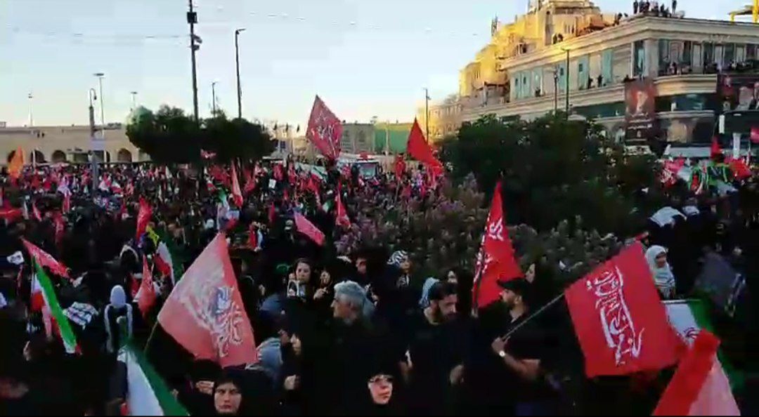 تجلی عشق در مسیر وداع با رهبر شهید