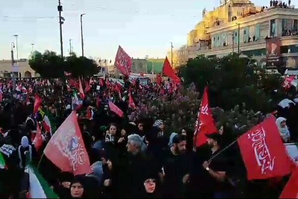 تجلی عشق در مسیر وداع با رهبر شهید