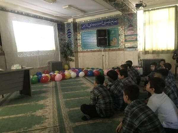 آغاز سال تحصیلی در مدرسه شهدای مدافع حرم با حضور مسئولان، جشن و کلاس توجیهی