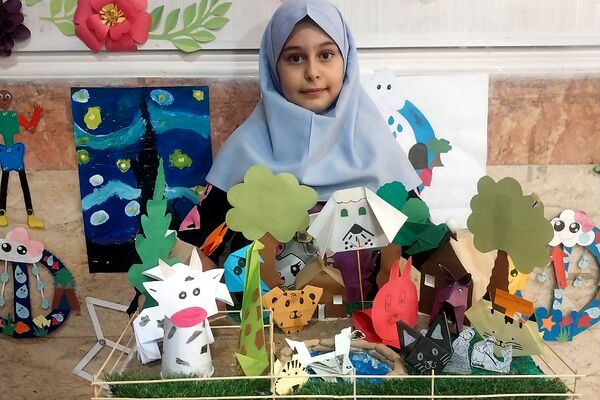 نمایشگاه دست سازه های دانش‌آموزی در دبستان شهید مجید مجیدی ناحیه دو شهرری 