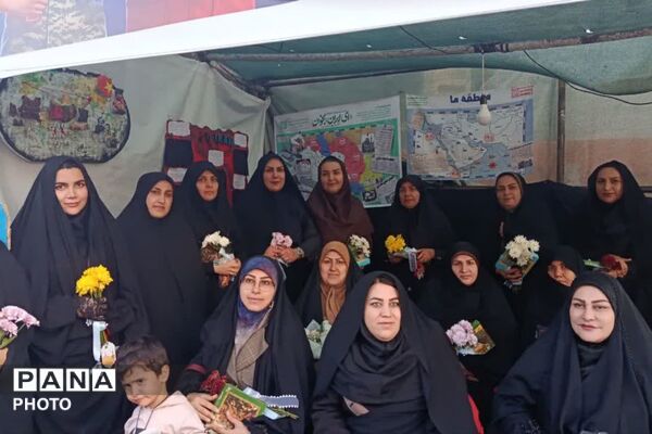 حضور مدیران و معاونان مدارس در پاتوق نوجوان مبارز و تقدیر از مدیران و معاونان مدارس