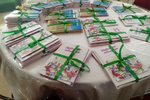 آیین رونمایی از کتاب دانش‌آموزان میناب