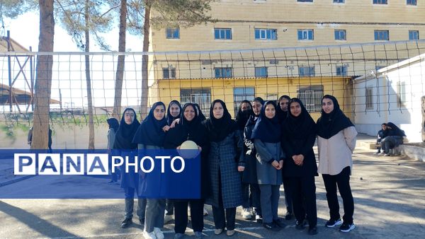 آیین نواختن زنگ انقلاب در دبیرستان حضرت معصومه(س) شهرستان خلیل‌آباد 