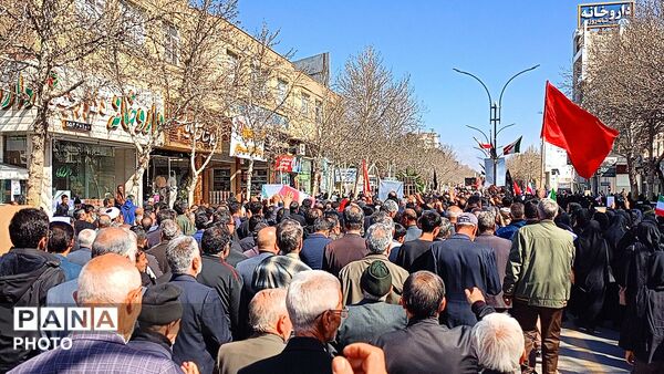 شهید وطن بر روی دستان مردم شهید پرور تشیع شد