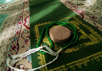 برگزاری نماز جماعت در مدرسه فروغ رضوان