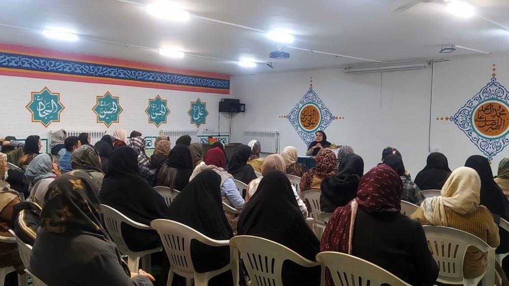 جلسه آموزش خانواده با موضوع فضای مجازی در دبستان پنجم مهر