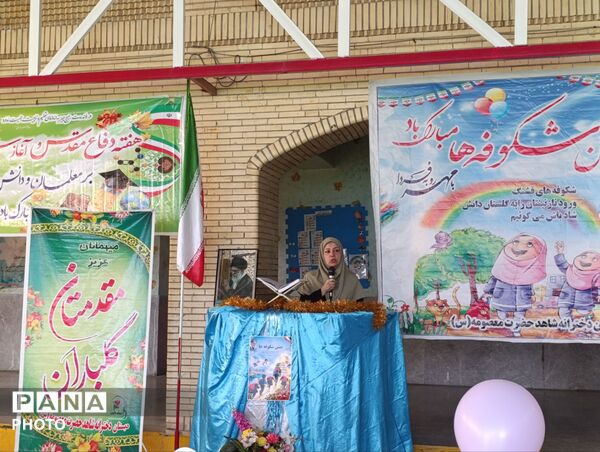 جشن شکوفه‌ها در مدرسه شاهد حاجی‌آباد