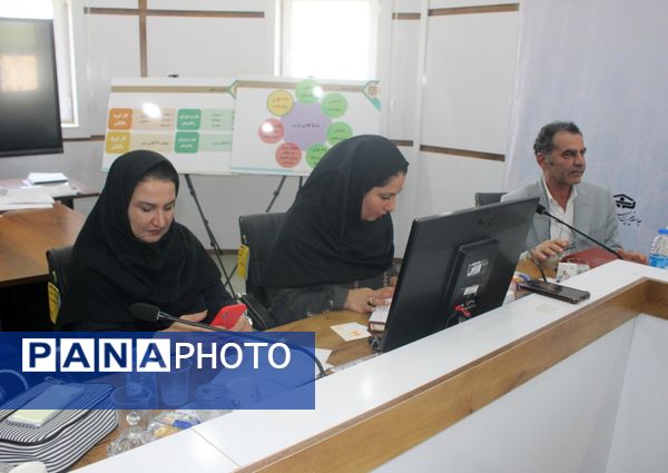 نشست خبری مدیرکل نوسازی مدارس استان بوشهر 