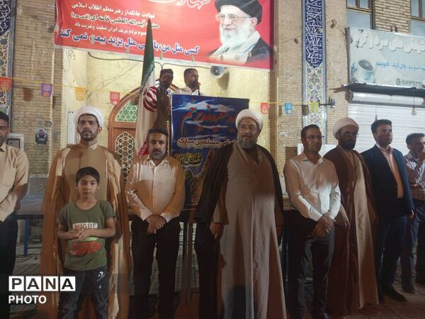 اجلاس سراسری نماز و تجلیل از دانش‌آموزان فعال در حاجی‌آباد