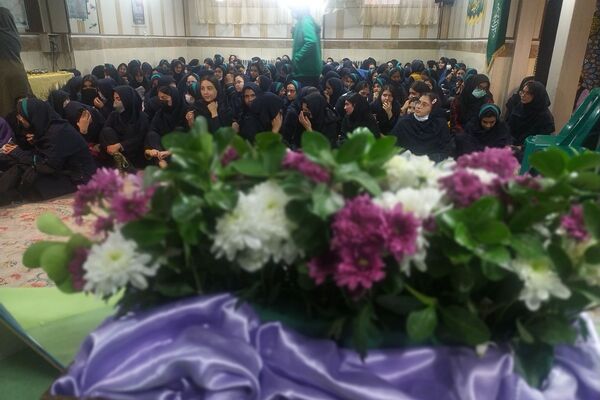 هنرنمایی دانش‌آموزان مدارس ناحیه دو شهرری در جشن میلاد حضرت فاطمه (س)