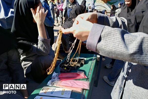 رنگِ خلاقیت در مدرسه رستمرودی پیچید؛ برگزاری بازارچه خوارزمی