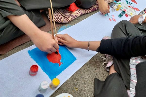 نمایشگاه دست سازه‌های دانش‌آموزان مدرسه شهید شرافت بهارستان‌دو