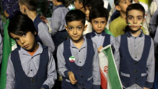 بازدید قائم‌مقام سازمان دانش‌آموزی از غرفه شهدای دانش‌آموز ورامین