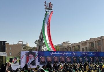 راهپیمایی روز دانش‌آموز در شهرستان اسلامشهر 