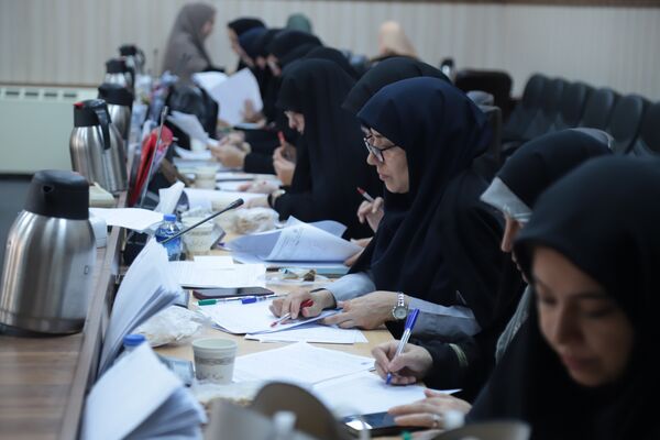 تصحیح اوراق آزمون موردکاوی داوطلبان استان تهران