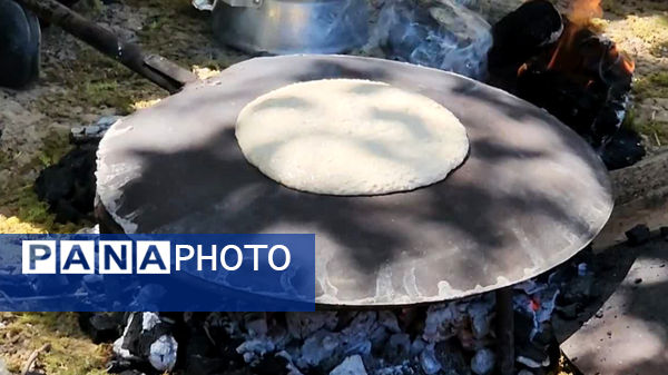 بازارچه دانش‌آموزی در مدرسه بنت‌الهدی یاسوج به‌مناسبت هفته مشاغل