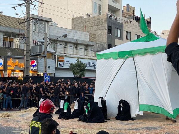 روضه مصور روز عاشورا همراه با مراسم خیمه‌سوزان در مشهد 