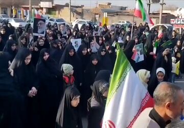 اجتماع مردم شهر جعفریه قم برای بیعت با سومین رهبر انقلاب