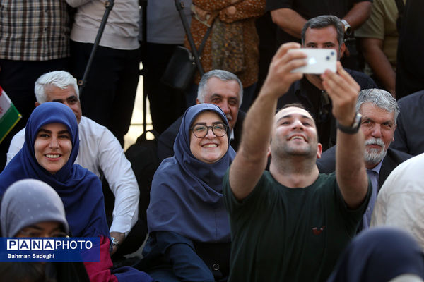 اجرای ارکستر سمفونیک تهران در میدان آزادی