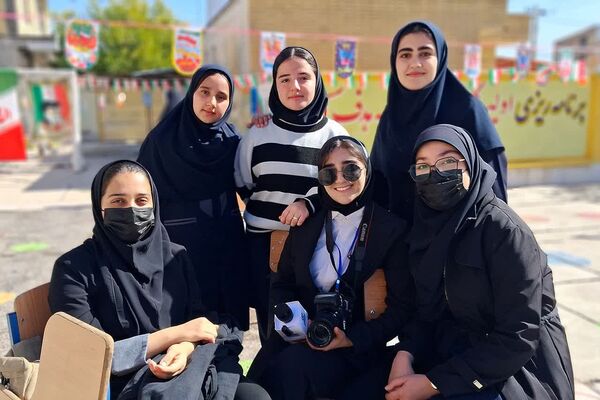 طنین زنگ انقلاب در مدرسه فرزانگان شهرستان باشت