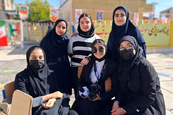 طنین زنگ انقلاب در مدرسه فرزانگان شهرستان باشت