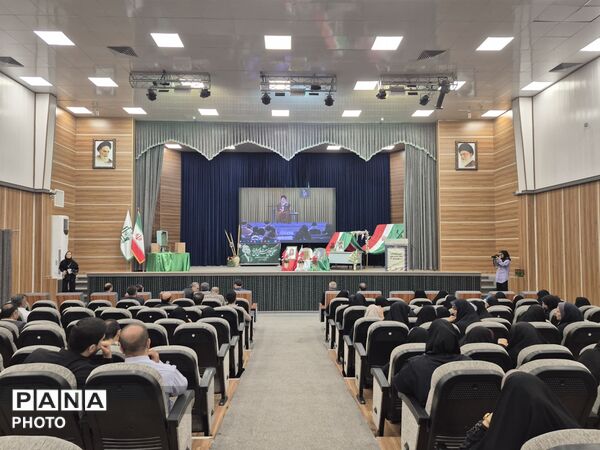 برگزاری آیین تجلیل از مقام شامخ معلم در منطقه ۱۵