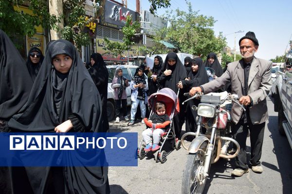 همه چیز برای یک استقبال گرم مهیاست ، با افتخار به پیشواز شهیدمان می آییم 