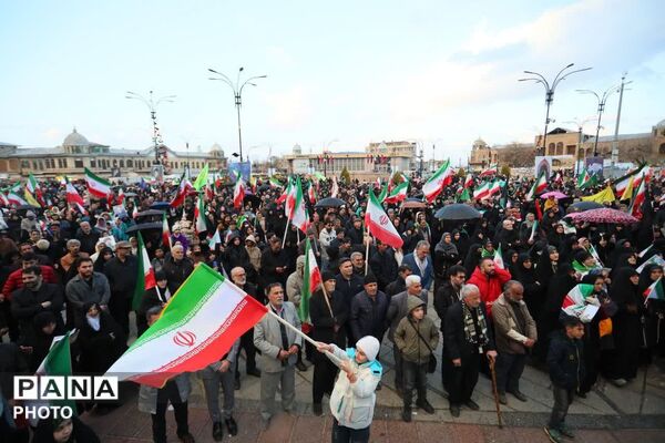 تجدید بیعت مردم ولایت‌مدار همدان با آرمان‌های انقلاب در لحظه تحویل سال