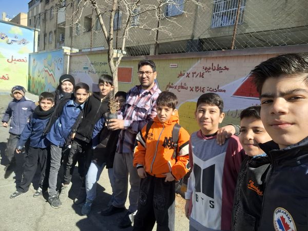 کاشت ۱۵۰ نهال در مدارس ملارد برای ایران سرسبز
