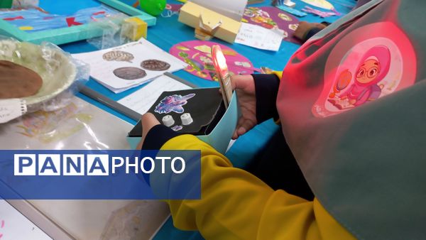 نمایشگاه هفته پژوهش در دبستان شاهد تحقیقی ناحیه ۶ مشهد مقدس