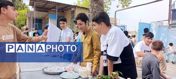 برپایی بازارچه کار و فناوری در دبیرستان شهید بهشتی آشخانه