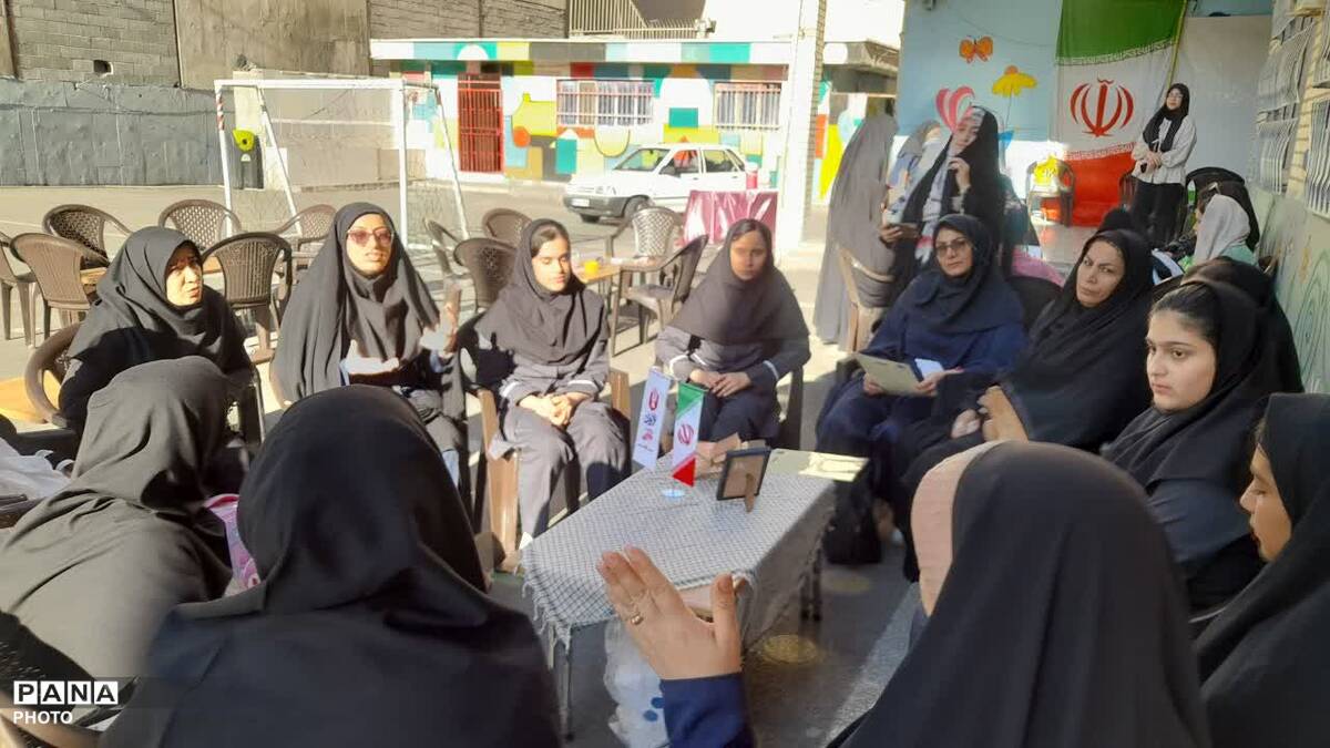 حضور دانش‌آموزان دبیرستان فدک در پاتوق «نوجوان مبارز » شهرستان فردیس